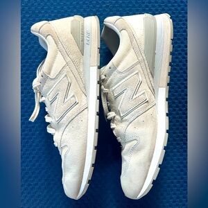 White/ cream Newbalance 996